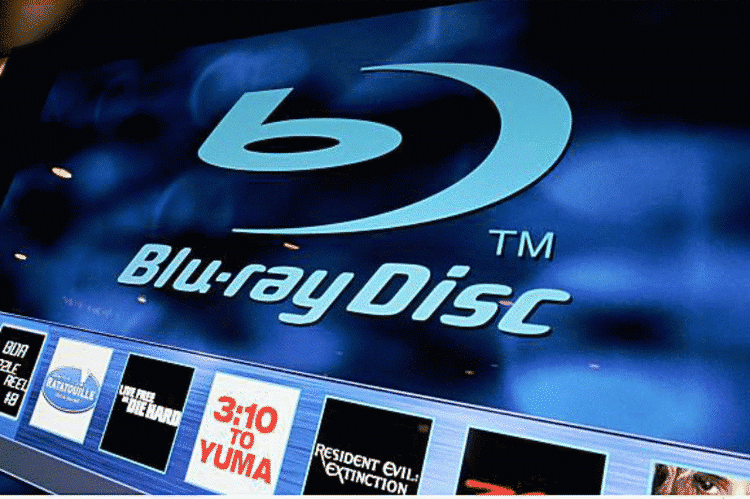 MEDIE. Måske bliver Blu-Ray-skiverne blot en parentes i videohistorien. Nye tal viser, at vores interesse for film på skiver er dalende. (Foto: AP Photo/Jae C. Hong) 