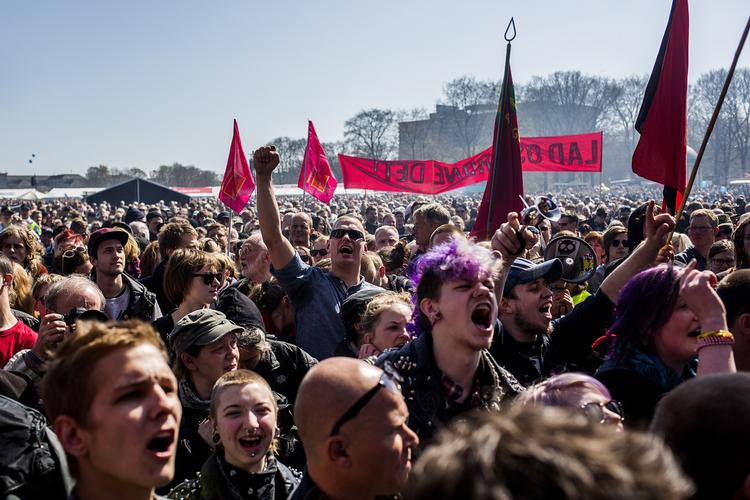 Kampdag. De nye generationer vokser ud af en økonomisk krise, som kan få stor betydning for deres fremtid. Her ses et billede fra 1. maj sidste år. 
