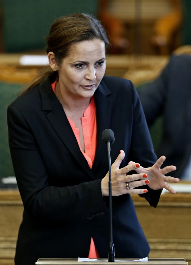 Dagpenge. Pia Olsen Dyhr gør en ændring af genoptjeningsperioden til dagpenge til et centralt tema i sine 1. maj-taler, der blandt andet tager hende til Fælledparken i København. 
