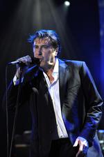 Vellyd. Ferry's seneste plade blev beskrevet som "musikalsk smørsovs". Til oktober kan han opleves live. 