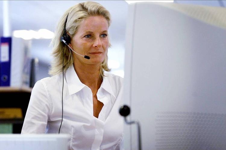 kundeservice. Telenor vil tilbage til tidligere tiders ry for god kundeservice. Her er det en af de dengang landskendte Sonofon-piger, Mette Hedemann Schønwandt. Telenor hed tidligere Sonofon. 
