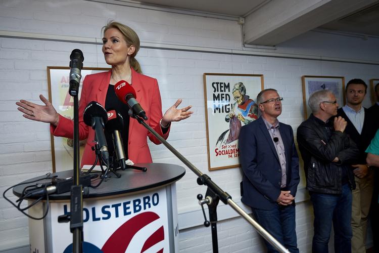 AFVISER. Regeringen kæmper imod social dumping, siger statsminister Helle Thorning-Schmidt (S). 