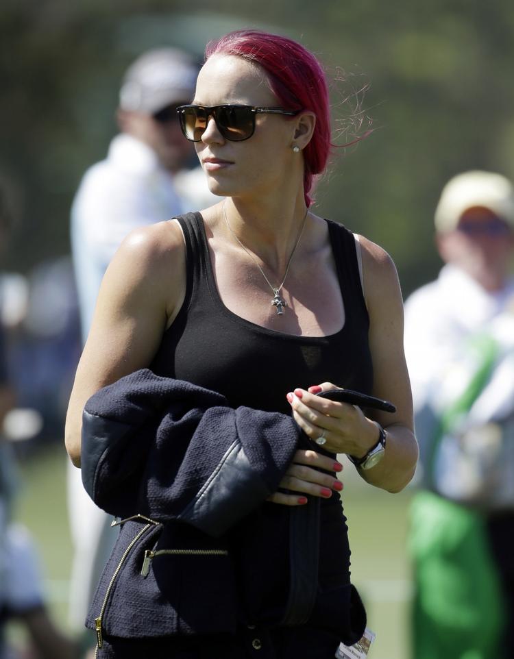 Forandring. Caroline Wozniacki med ny hårpragt fanget af en fotograf under golfturneringen US Masters for tre uger siden. 