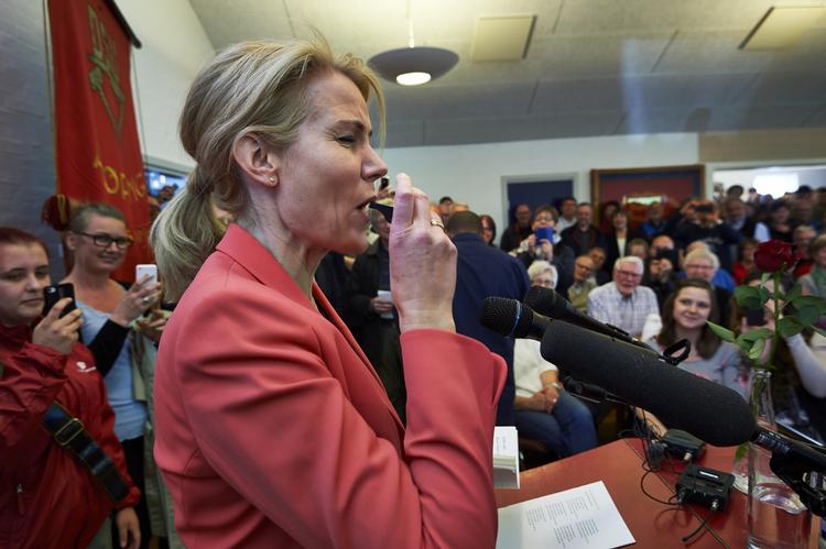 PIFT. Helle Thorning-Schmidt prøvede sin nye fløjte af i Frederikshavn. 