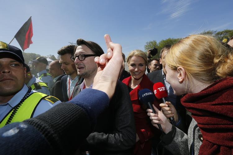 Kampdag. Statsministren blev mødt med fløjten, piften og andre udtryk for uenighed, da hun holdt 1. maj tale i Fælledparken. 