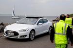 Elektrisk. Til sommer dukker Tesla Model S op som taxi i København og Aarhus. 