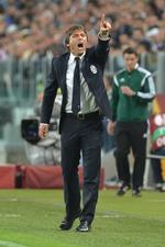 brok. Juventus-træner Antonio Conte søgte efter det samlede nederlag til Benfica efter årsager til  klubbens nedtur. Og så ligger dommeren jo lige for. 