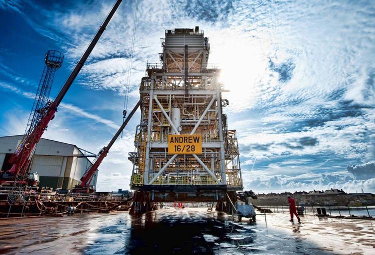 nyt liv. Olieeventyret i Nordsøen så ud til at være forbi, men nu er især skotterne blevet mere optimistiske. 