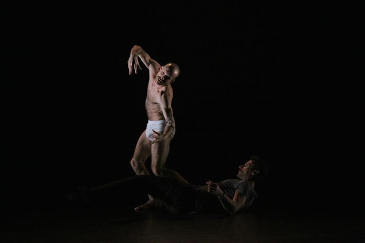 Mand. Den elegante Asher Lev er en fornøjelse at kigge på I Edheim Jesenkovi'c danseforestilling 'Men', der præsenterer os for fire stærke mandlige dansere. 