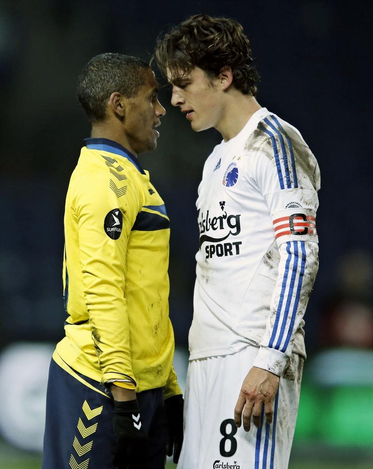 Derby. FCK-anfører Thomas Delaney (th) og Brøndbys Quincy Antipas i en fælles nidstirring for et lille halvt år siden. 