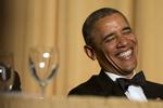 HA-HA. Det er ikke specielt morsomt at være Obama i øjeblikket. Men lørdag aften underholdt han journalisterne ved den årlige Correspondent's Dinner i Washington. 