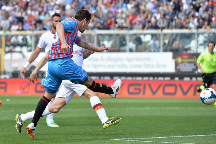 4-1. Et af Catanias fire mål, der sikrede Juventus førstepladsen, blev scoret af Mariao Izco. 