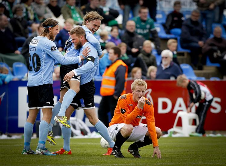 LETTELSE. Tidligt i kampen gav Niels Lodberg en stor chance væk til Thomas Dalgaard, så meget desto større var lettelsen over at Sønderjyske holdt nullet. 