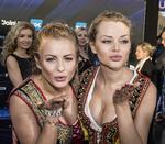 Søndag aften blev en uges festligheder skudt i gang på Københavns Rådhusplads ved åbningsarrangementet for Eurovision Song Contest. På billedet er det Donatan &amp; Cleo fra Polen. 