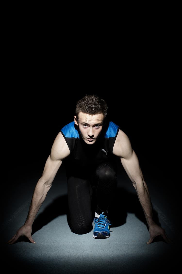 Hurtig. Det går stærkt for Kristoffer Hari. I 2013 fik han et lille gennembrud, en kontrakt med Puma og startede endvidere også i gymnasiet. 