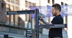 Service. Københavns Kommune er i gang med at sætte 40 standere med 200 skilte op over hele byen. 