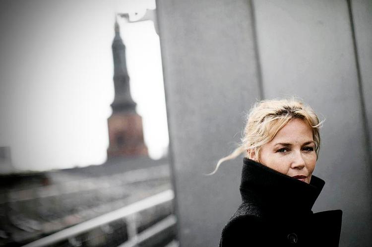 Stjerne. Connie Nielsen er 49 år og har spillet med i film som Gladiator, The Devil's Advocate og Nymphomaniac. 
