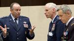 Alliancechef. Nato-general Philip Breedlove (t.v.) mener ikke, at kampene i Ukraine vil føre til, at Rusland indsætter regulære tropper. 