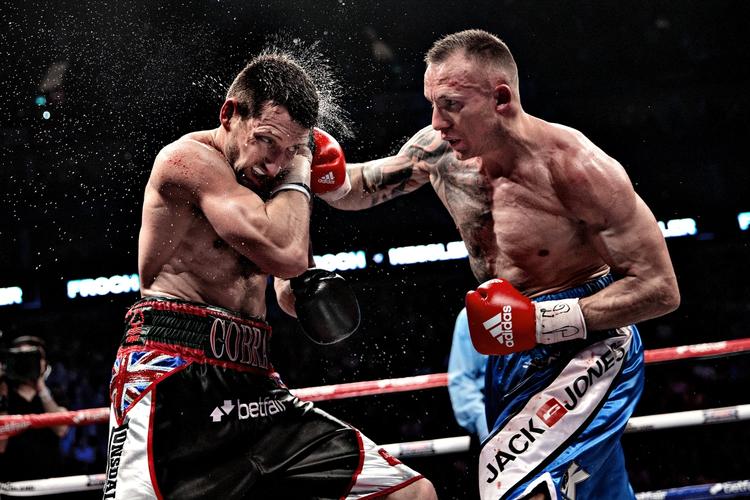 storkamp? Mikkel Kessler (th) tabte på point mod Carl Froch i titelkampen for et år siden i London. 