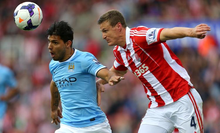 tøsedrenge. Stoke Citys Robert Huth (th) er en kontant type både på banen og i debatten spillerne imellem. 
