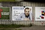Demokrati. Også i 2009 blev Dansk Folkepartis Morten Messerschmidts plakater udsat for hærværk. 