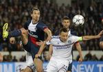 regelbrud. Zlatan Ibrahimovic (tv) er en af de mest løntunge spillere på et stjernebesat PSG-mandskab. 
