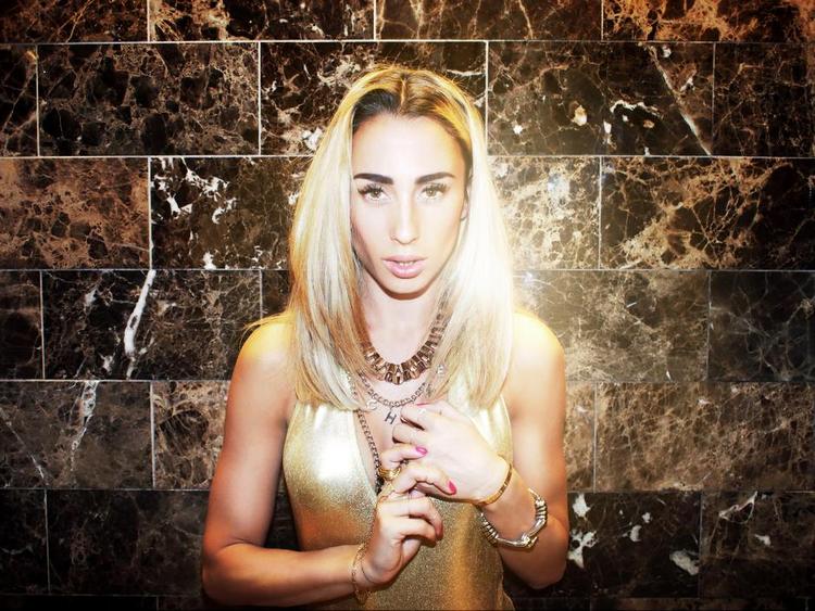 Effekt-overdosis på nyt album reducerer Medina selv til en sideeffekt. 