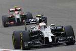 frustration. Kevin Magnussen styrer sin McLaren-racer gennem et sving under grand prix'et i Shanghai. 