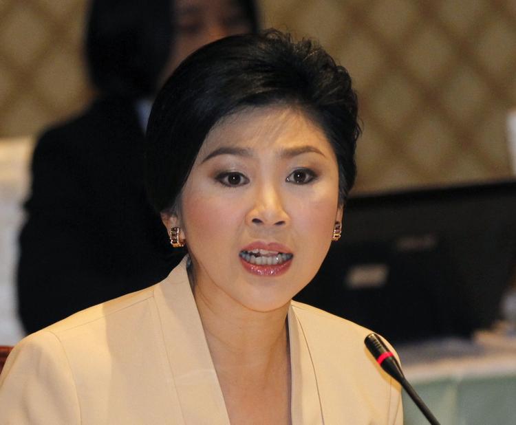 sigtet. Premierminister Yingluck Shinawatra beskyldes for at have brugt offentlige penge til at købe sig loyalitet i landområder i det nordlige og nordøstlige Thailand via opkøb af ris. 