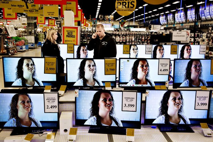 kortvarrig. Det kan godt være, forbrugerne kan glæde sig på kort sigt, hvis priserne falder, men på længere sigt er der langt flere ulemper end fordelen. 