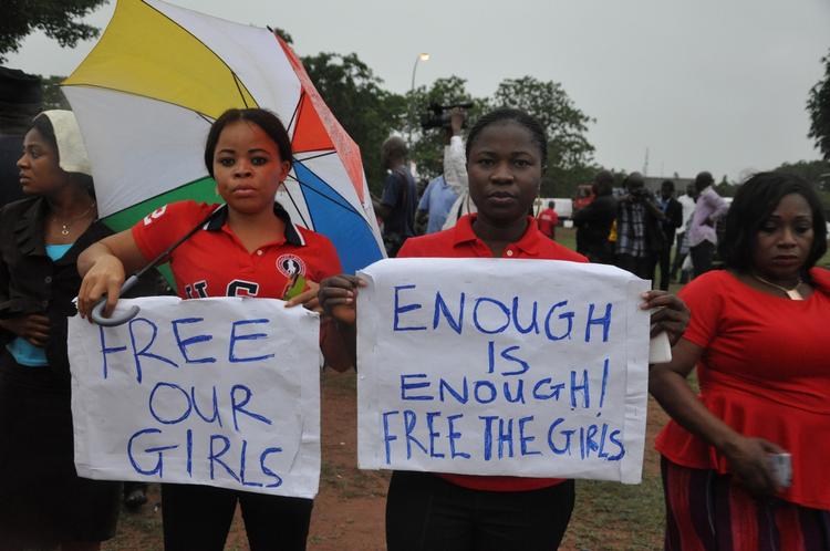 Kidnapning. 40 har haft held til at flygte, men over 200 skolepiger holdes stadig fanget af Boko Haram i Nigeria. 