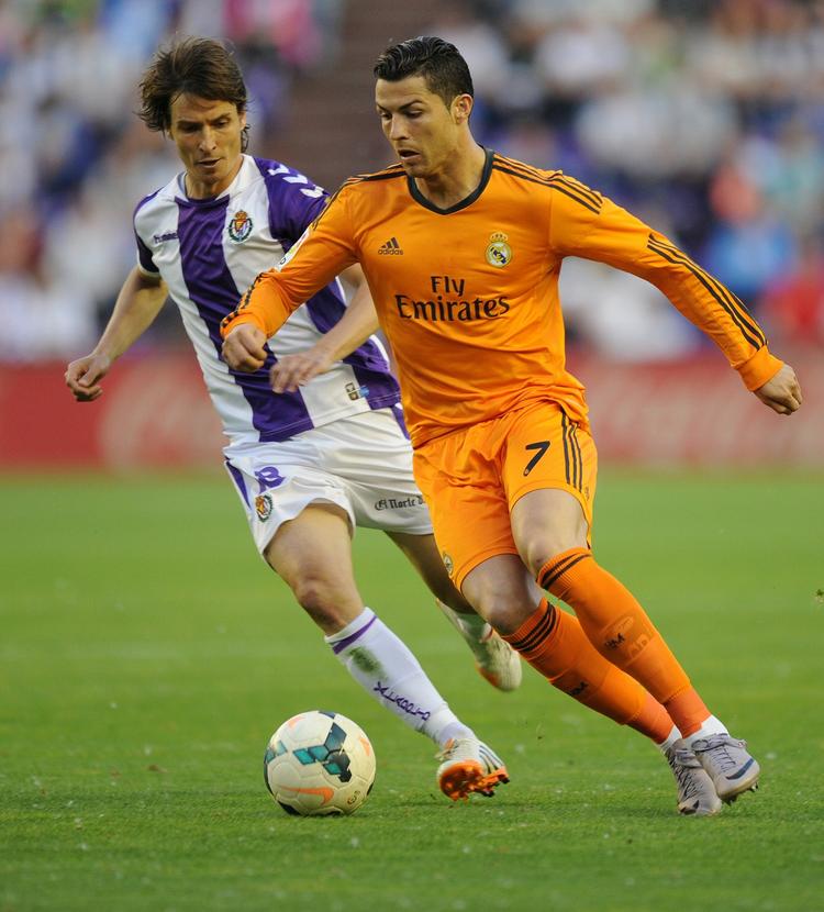 Skadet. Om to en halv uge spiller Real madrid Champions League-finale mod Atletico Madrid. Men bliver Ronaldo (th) klar? 