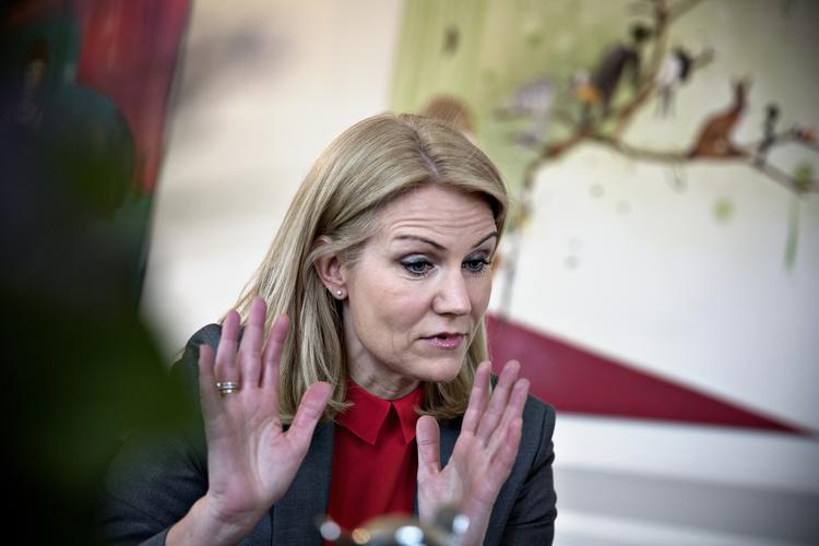 MODVIND. Debatten om velfærdsydelser til EU-borgere har udviklet sig til et stort problem for statsminister Helle Thorning-Schmidt (S) og hendes regering. 