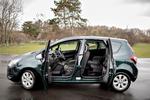 Udstigning. Både fordørene og de baghængslede bagdøre åbner 90 grader op, så det er let at komme ind og ud af Opel Meriva. 