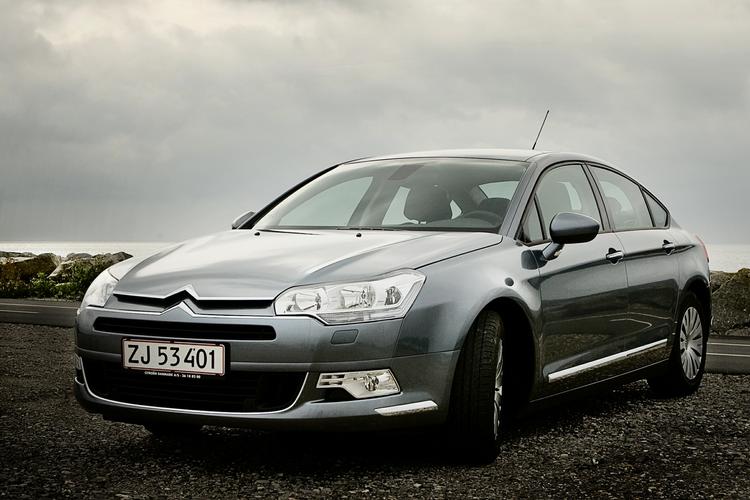 Komfort. Citroën C5 markerer sig med høj kvalitet og lækker finish i kabinen. Men det er den bil, der sælger dårligst i sin klasse. 