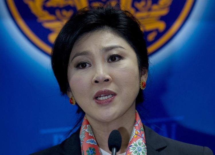 Fald. Yingluck Shinawatra går en hård tid i møde. Nu venter muligvis også en rigsretssag. 