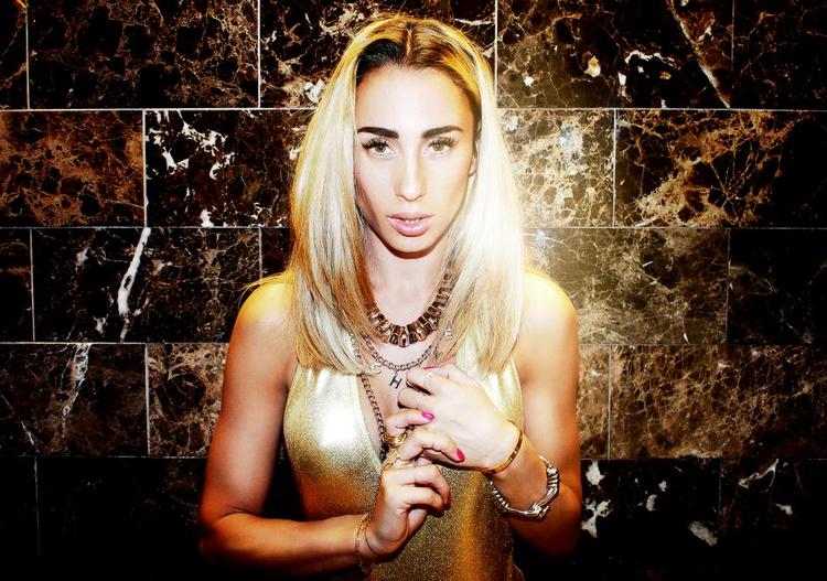 Uvant. Der bliver mildest talt noget for enhver smag, når Frigg Festival byder på islandske sweatere, færøsk sirenesang og koncert med Medina. 