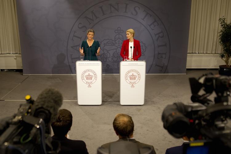 vækstfremmere. Margrethe Vestager og Helle Thorning-Schmidt har i dag fremlagt regeringens vækstplan, som de nu skal forsøge at skaffe politisk flertal bag. 