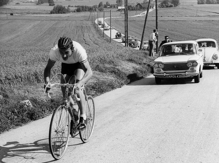 ritter. Det er nærmest en befrielse at læse en bog om en tid, hvor cykelsporten fungerede på helt andre præmisser end i dag. Her er Ole Ritter i Stjerneløbet ved Roskilde i en fjern fortid. 