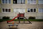 Alene. Fra Maria og hendes eksmand henvendte sig til Statsforvaltningen gik der ni måneder, før de fik en endelig afgørelse i sagen om samvær med deres fireårige datter. 