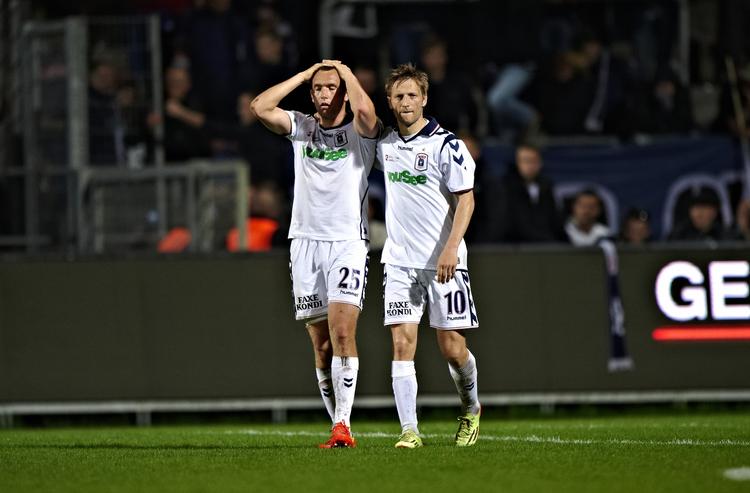 nedtur. AGF kan blive i Superligaen med sejr i de næste to kampe. Men det er svært at forlange af et hold, der har tabt ni kampe i træk. 