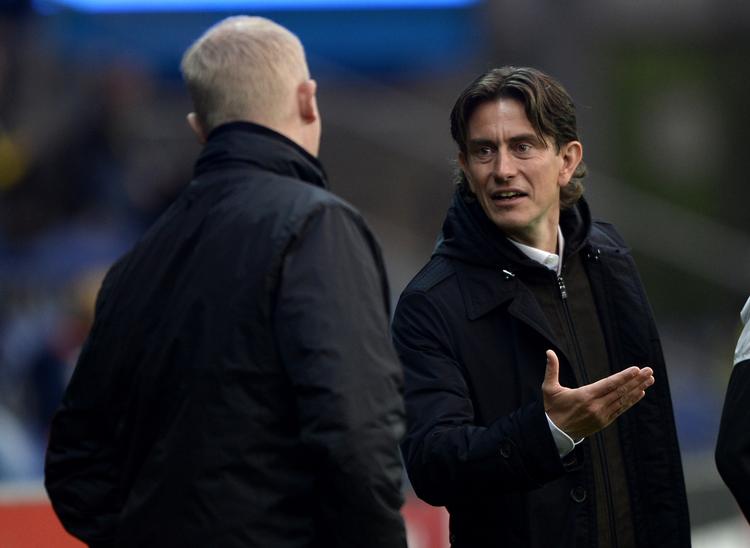 3-1. Brøndby-træner Thomas Frank  (th) har en diskussion med FCM's træner Glen Riddersholm under kampen på Vestegnen i København. 