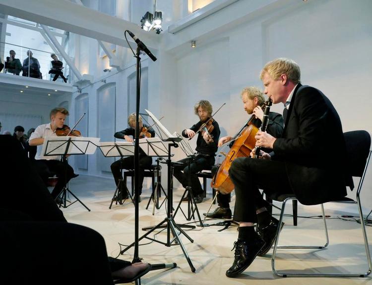 fokus. Martin Fröst tilførte musikken en konstant koncentration ved koncerten i Mogens Dahl Koncertsal. 