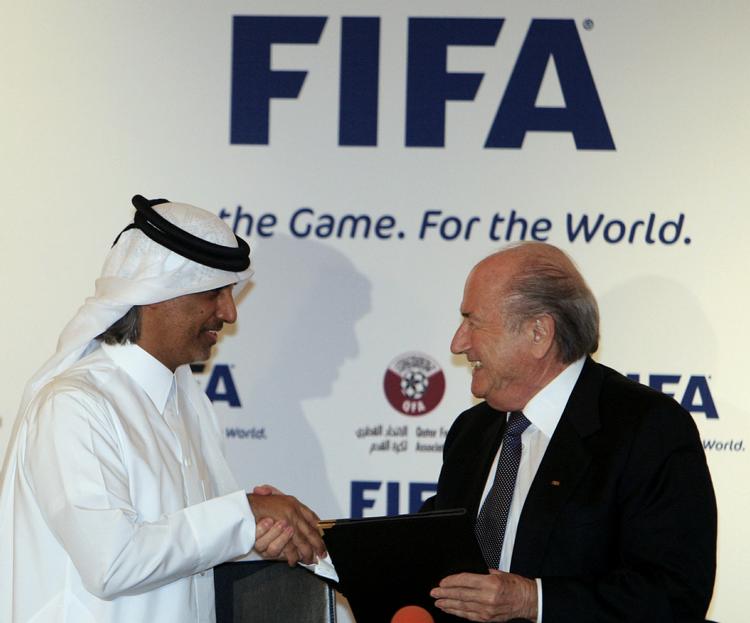 kandidat. Fifa og præsident Sepp Blatter (th) har været udsat for kritik, efter fodboldforbundet gav VM i 2022 til Qatar. 