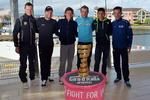 STARTKLAR. Blandt årets Giro-profiler er Michele Scarponi den eneste tidligere vinder. Bag trofæet ses Nicholas Roche, Cadel Evans, Rigoberto Uran, Michele Scarponi, Nairo Quintana og Joaquim Rodriguez. 