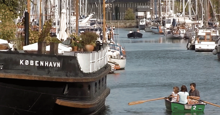 Fremstød. Otte lande, hvis indbyggere alt for sjældent besøger Danmark som turister, bliver udsat for reklamevideoer under Eurovision. 