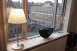 Varmt. Der er rigtig mange penge at spare hvert eneste år, hvis man vælger et topisoleret hus med en billig varmekilde og et godt energimærke. 