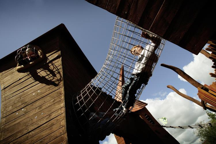 Brud. Hvert tredje barn kommer på et tidspunkt inden det fylder 18 til at opleve sine forældre gå fra hinanden. Akivfoto 