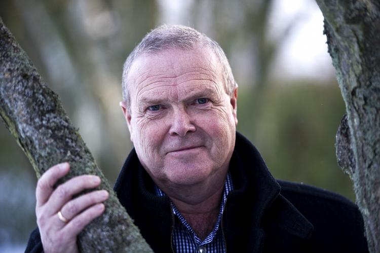 forgyldes. Allan Hansen er afgået som formand for DBU, men har fået job samme sted som konsulent de næste tre år. 