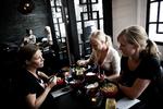 Thai. Der er ingen bordbooking hos AroiiDee. 